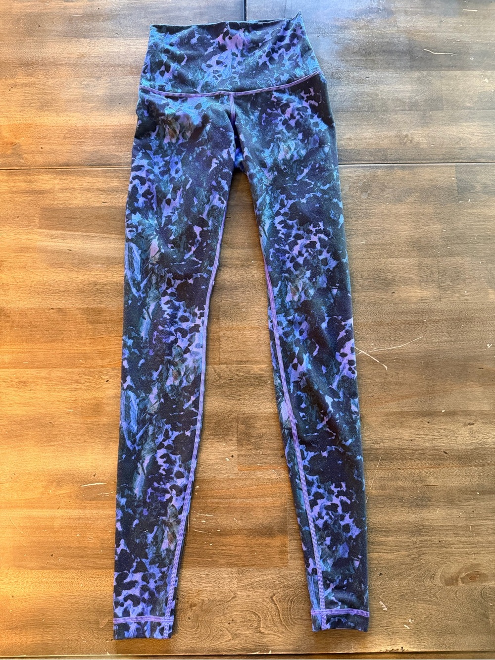 Women’s Lululemon Purple/Black Patterned Active Leggings
